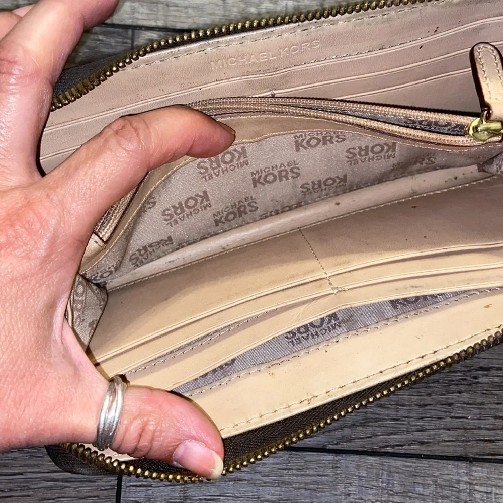 Michael Kors Long Zip Wallet - Picture 5 of 7